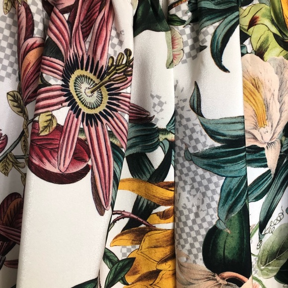 Cameo Botanical Print Dress - Picture 5 of 7